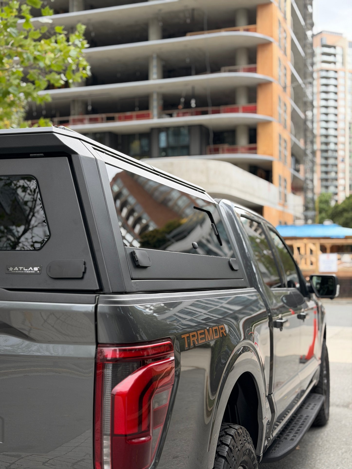 Aluminium Truck Canopy – Ford F-150 5.5ft / RAM 1500 5.7ft (2019+)